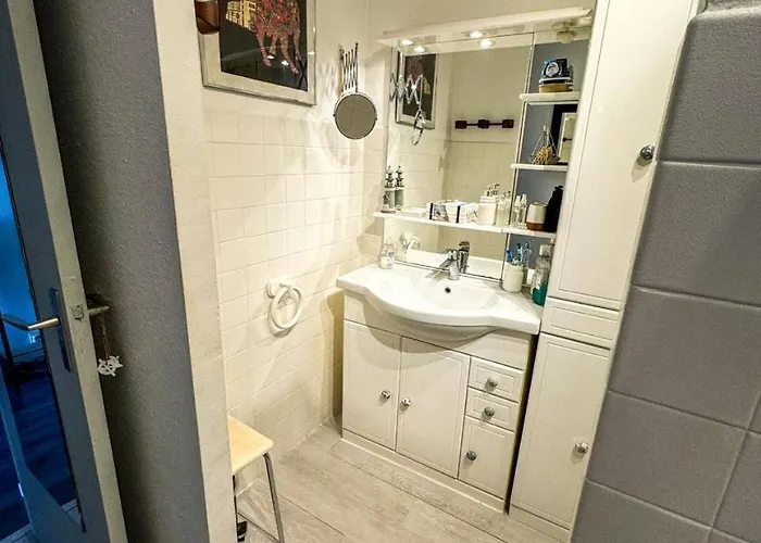 Location De Tourisme T2 *